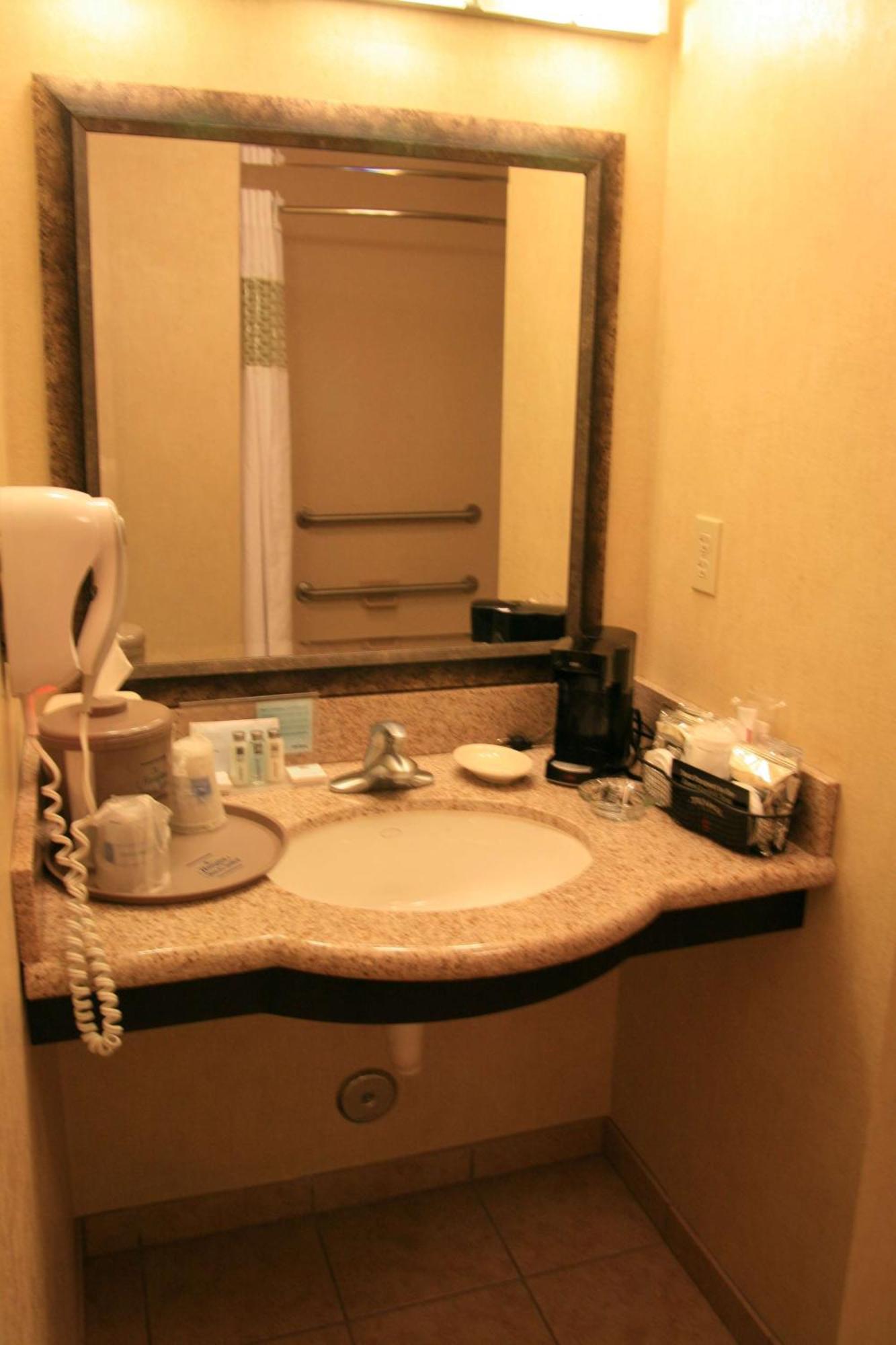 Hampton Inn And Suites Barstow Bagian luar foto